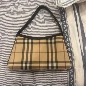 バッグ 90s vintage BURBERRY shoulder bag grunge Vintage Burberry Shoulder Bag With Leather Novacheck Print